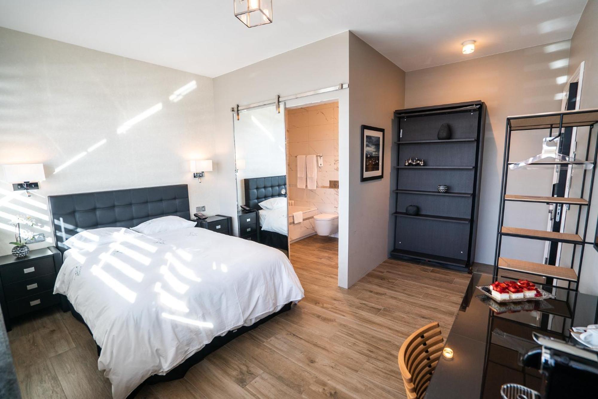 Triple Room,1516326979:JPEG